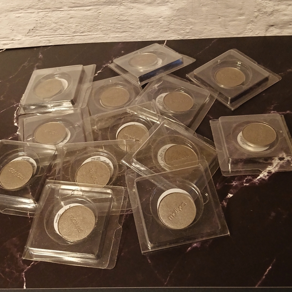 13 Motives Cosmetics Eyeshadow Refill Palette in "Steel" New
